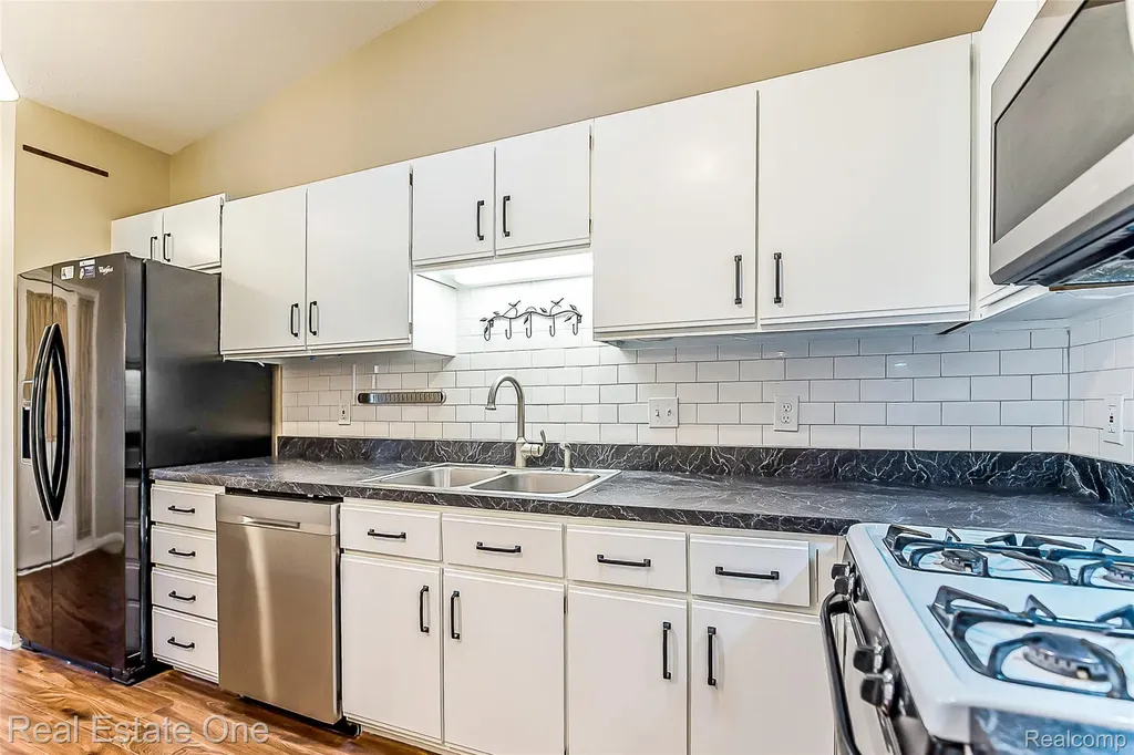 61960 Arlington South Lyon City MI 48178