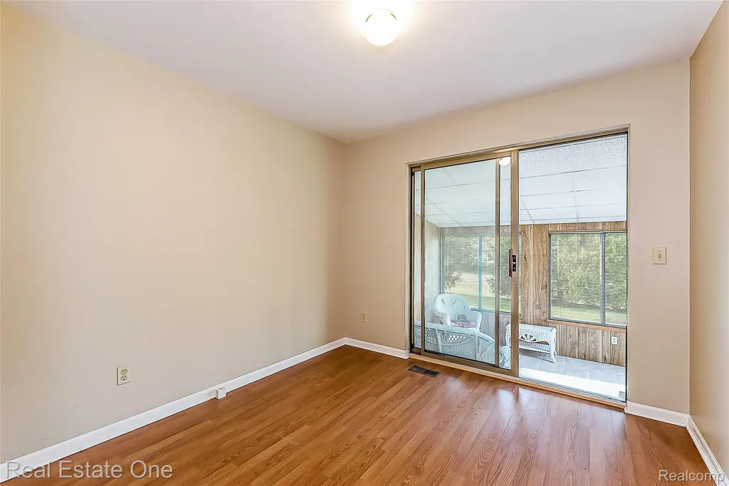 61960 Arlington South Lyon City MI 48178