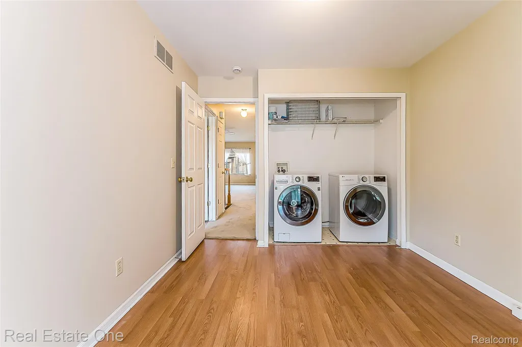61960 Arlington South Lyon City MI 48178