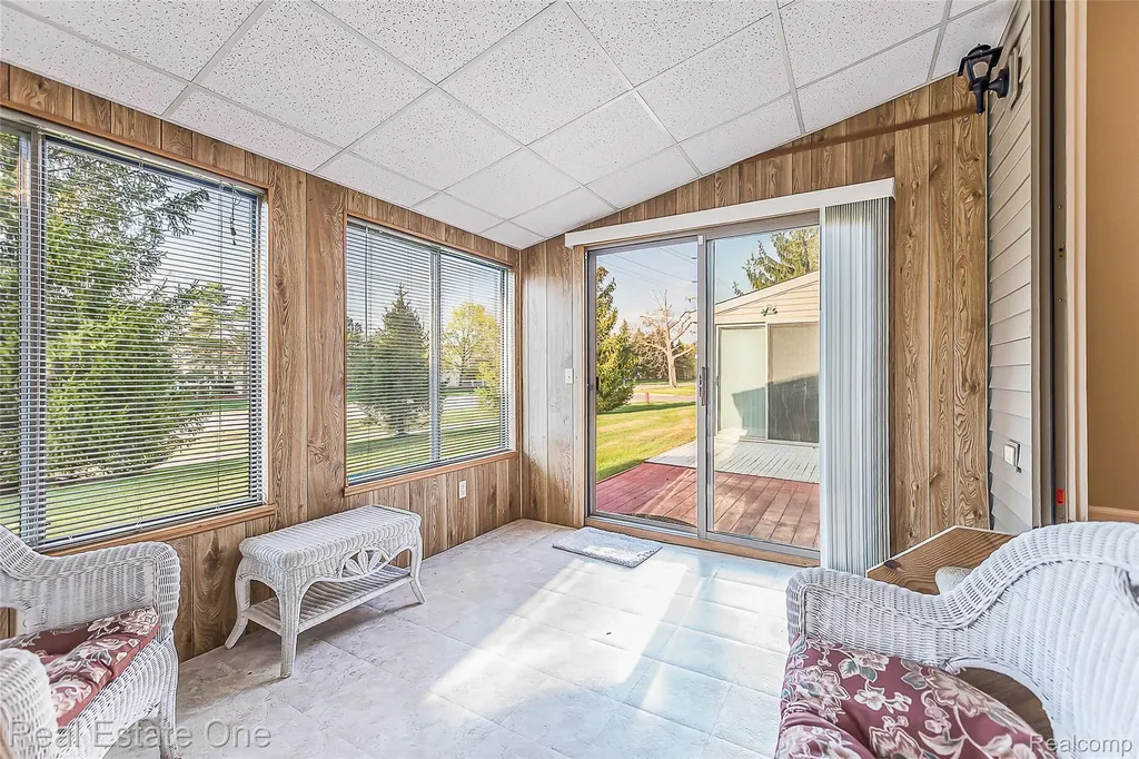 61960 Arlington South Lyon City MI 48178