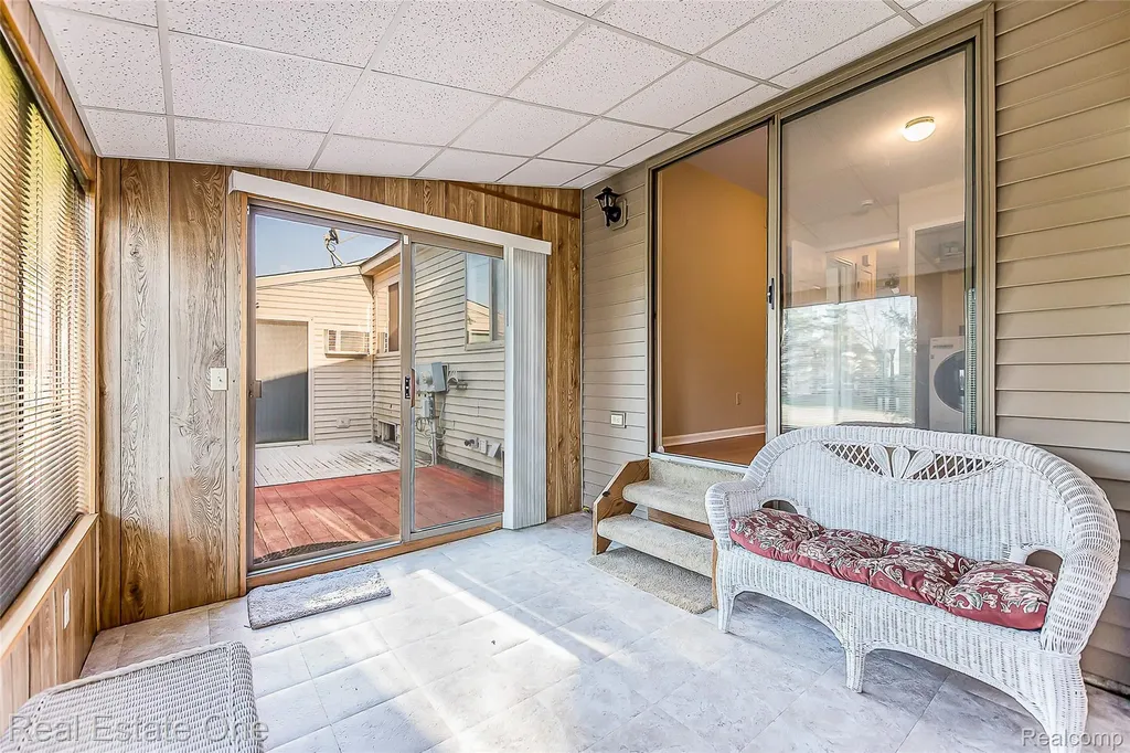 61960 Arlington South Lyon City MI 48178