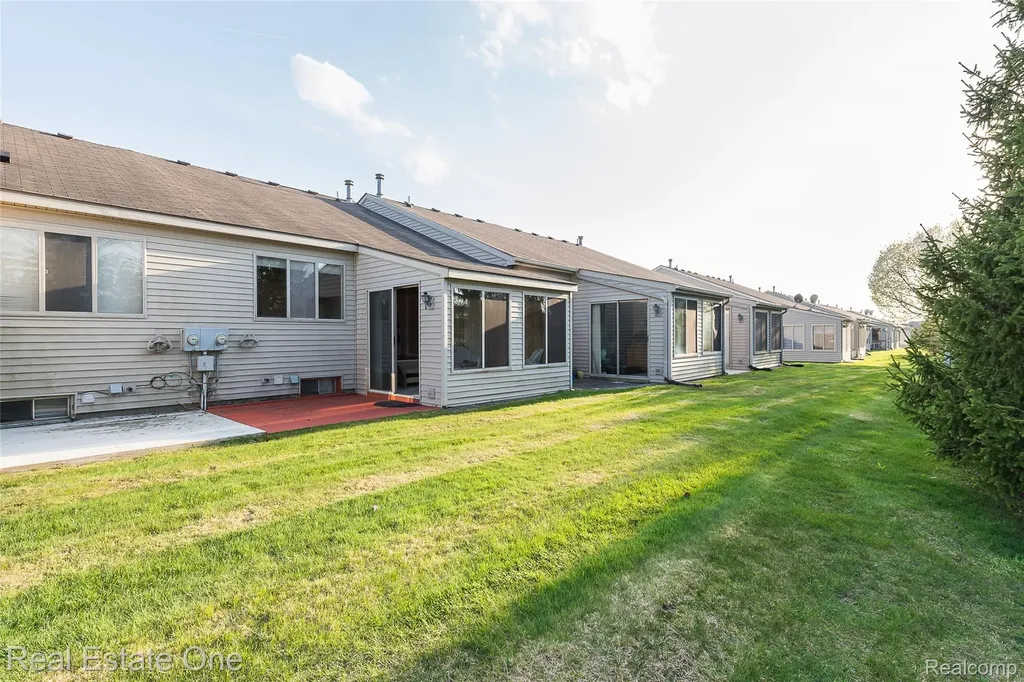 61960 Arlington South Lyon City MI 48178
