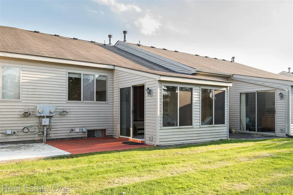 61960 Arlington South Lyon City MI 48178