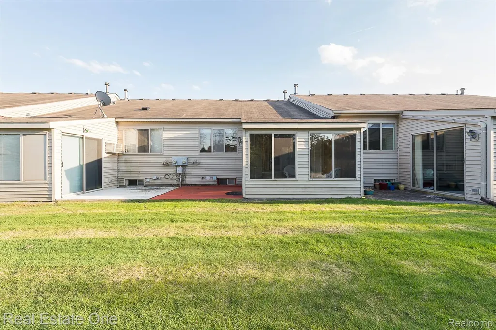61960 Arlington South Lyon City MI 48178