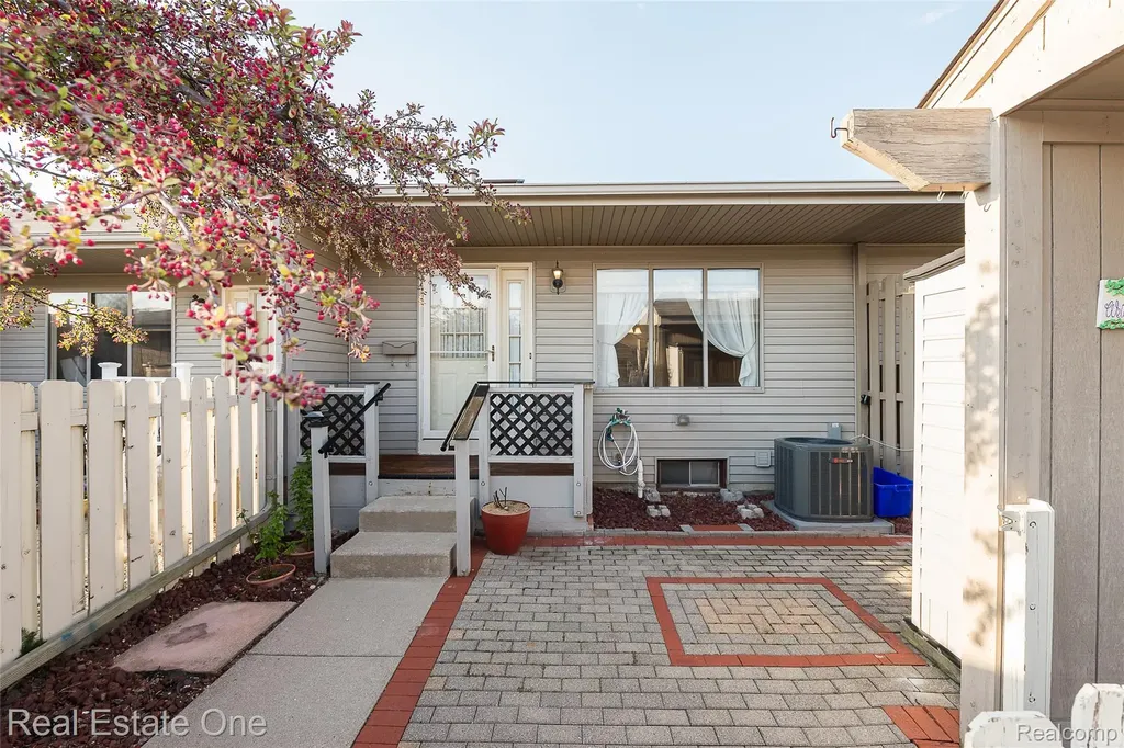 61960 Arlington South Lyon City MI 48178