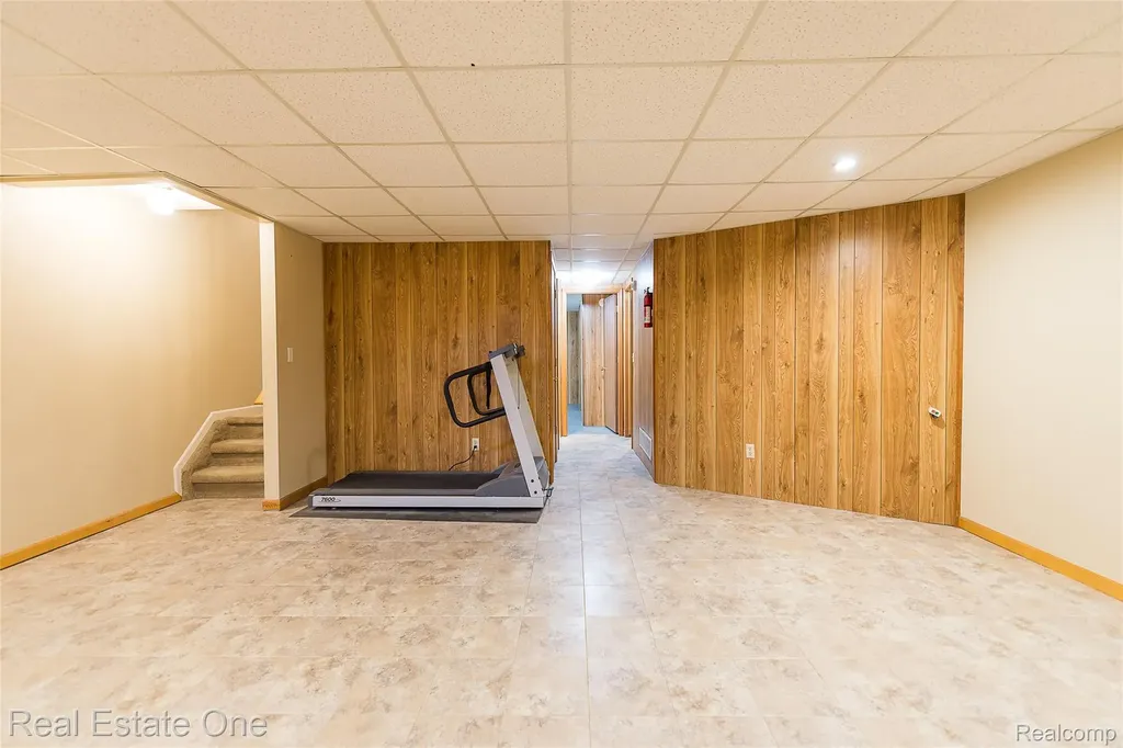 61960 Arlington South Lyon City MI 48178