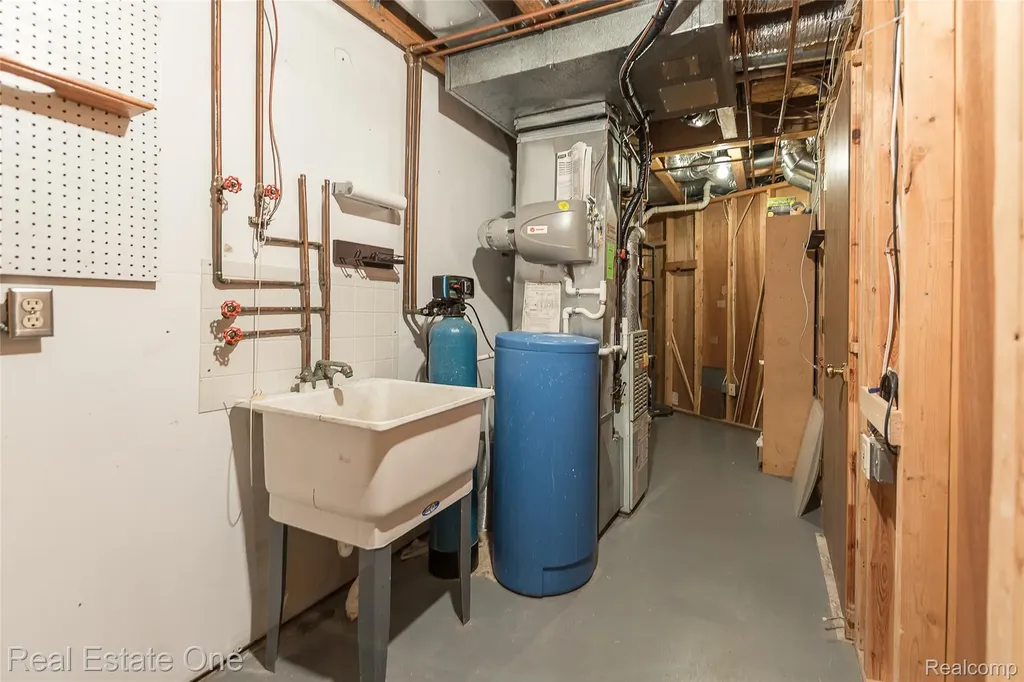 61960 Arlington South Lyon City MI 48178