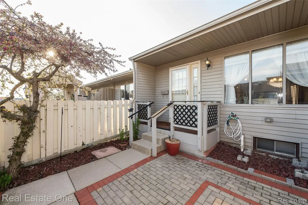 61960 Arlington South Lyon City MI 48178
