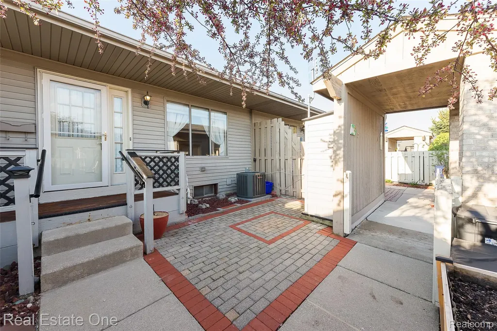 61960 Arlington South Lyon City MI 48178