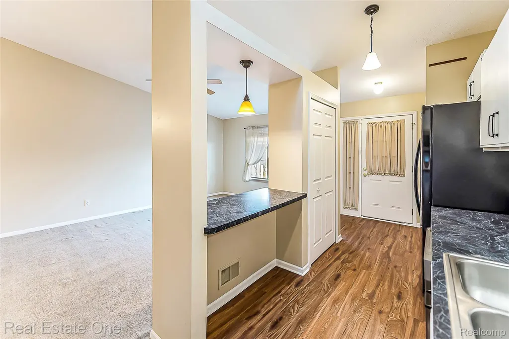 61960 Arlington South Lyon City MI 48178
