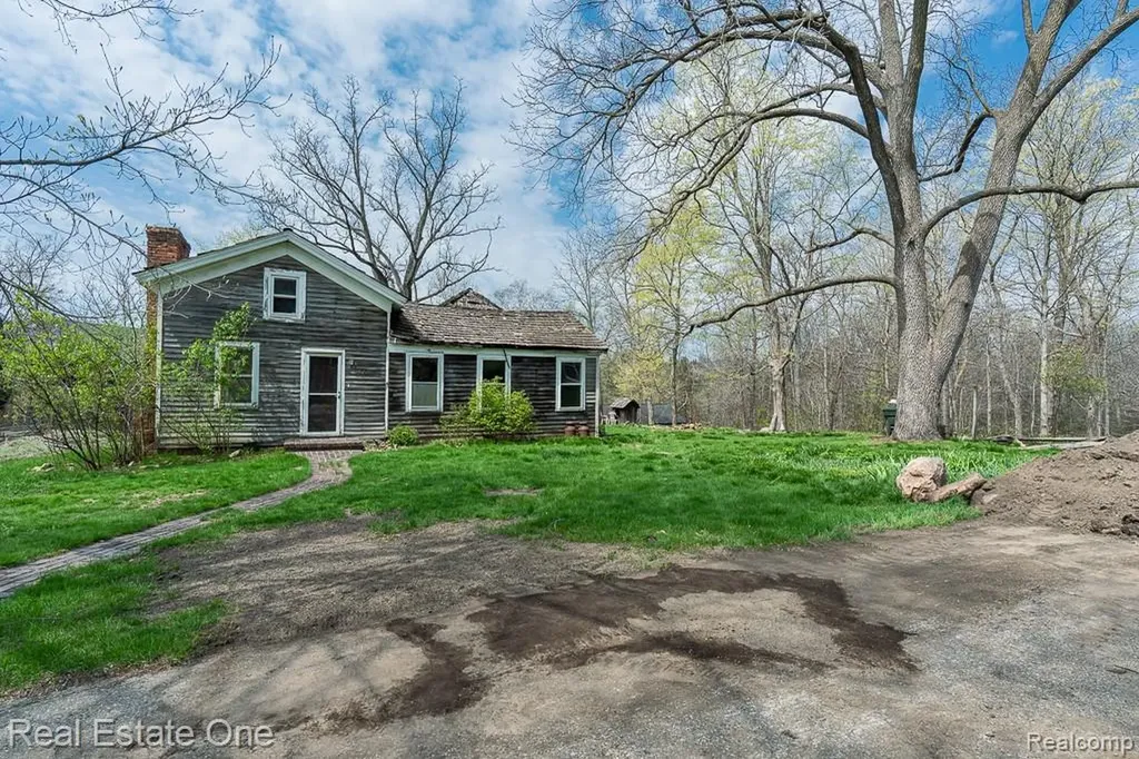947 E Tienken Road Rochester Hills City MI 48306