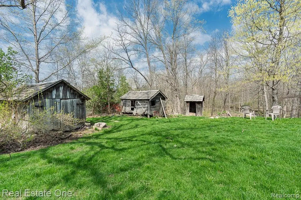 947 E Tienken Road Rochester Hills City MI 48306