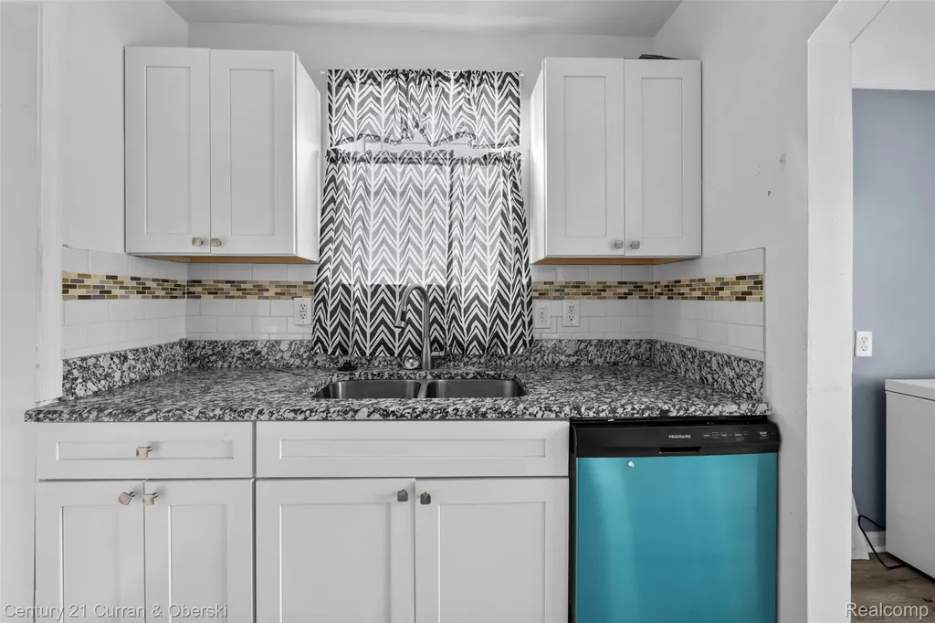 2324 Minnie Street Lincoln Park City MI 48146