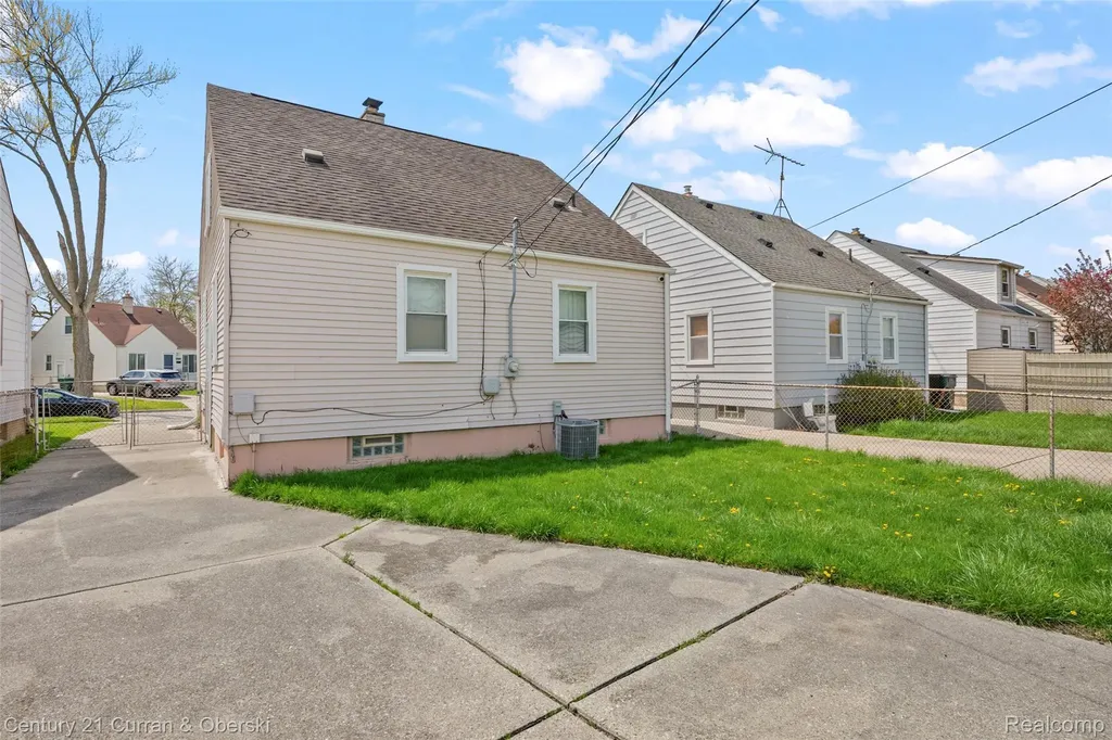 2324 Minnie Street Lincoln Park City MI 48146