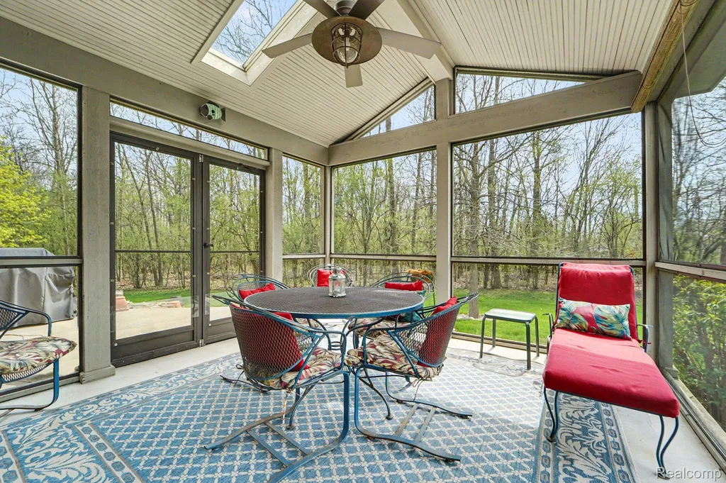 23939 Stony Creek Drive Farmington Hills City MI 48336