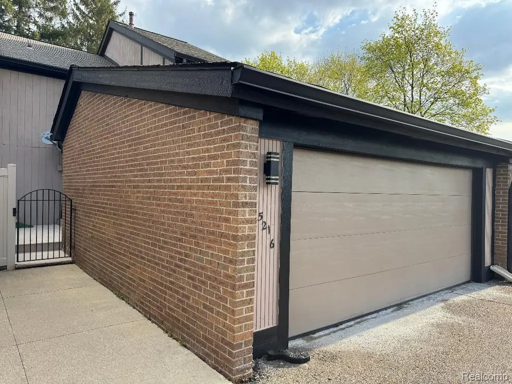 5216 Brett Court West Bloomfield Charter Township MI 48322