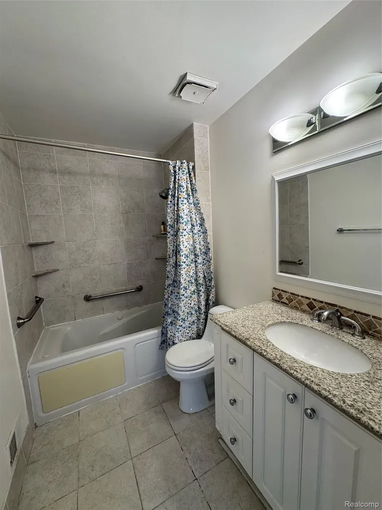 5216 Brett Court West Bloomfield Charter Township MI 48322