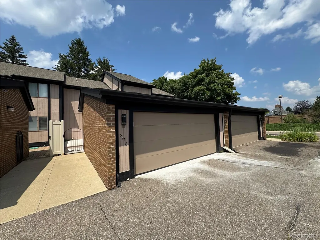 5216 Brett Court West Bloomfield Charter Township MI 48322