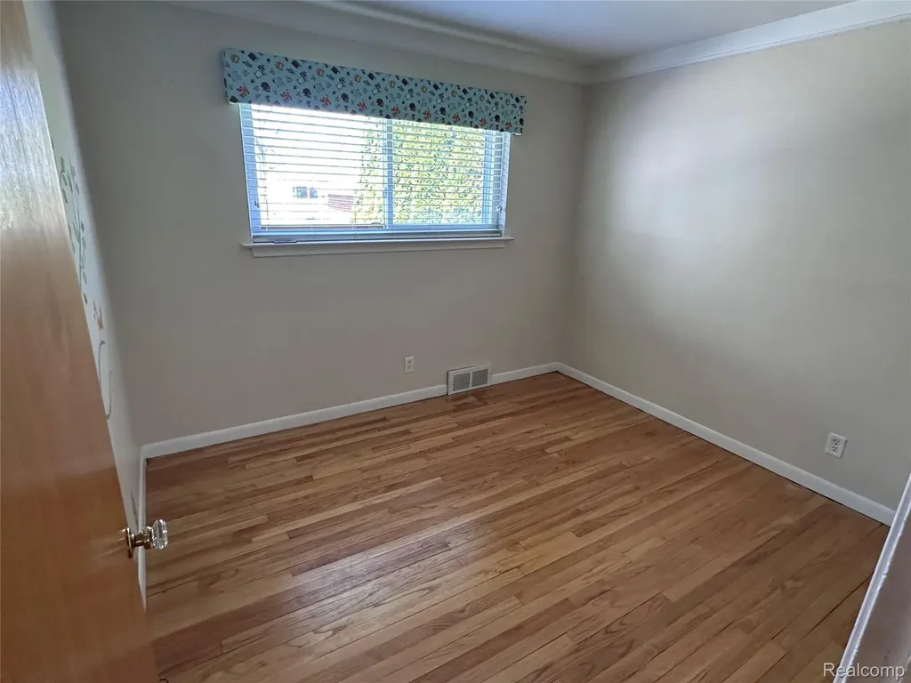 28347 Los Olas Drive Warren City MI 48093
