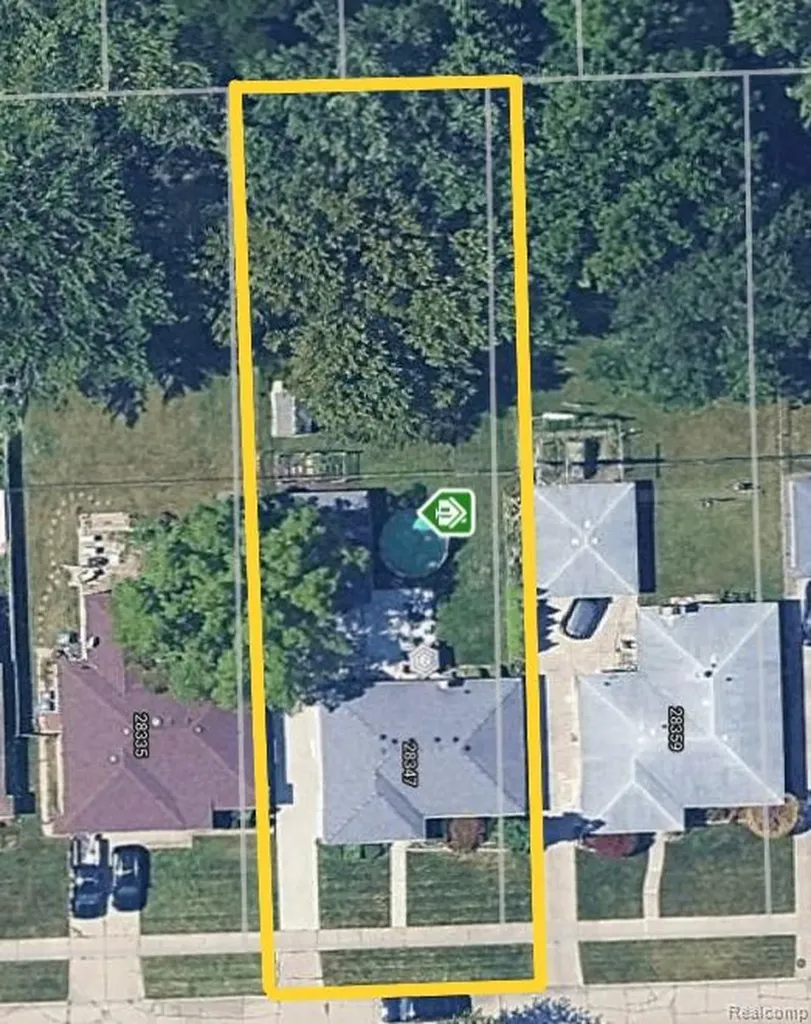 28347 Los Olas Drive Warren City MI 48093