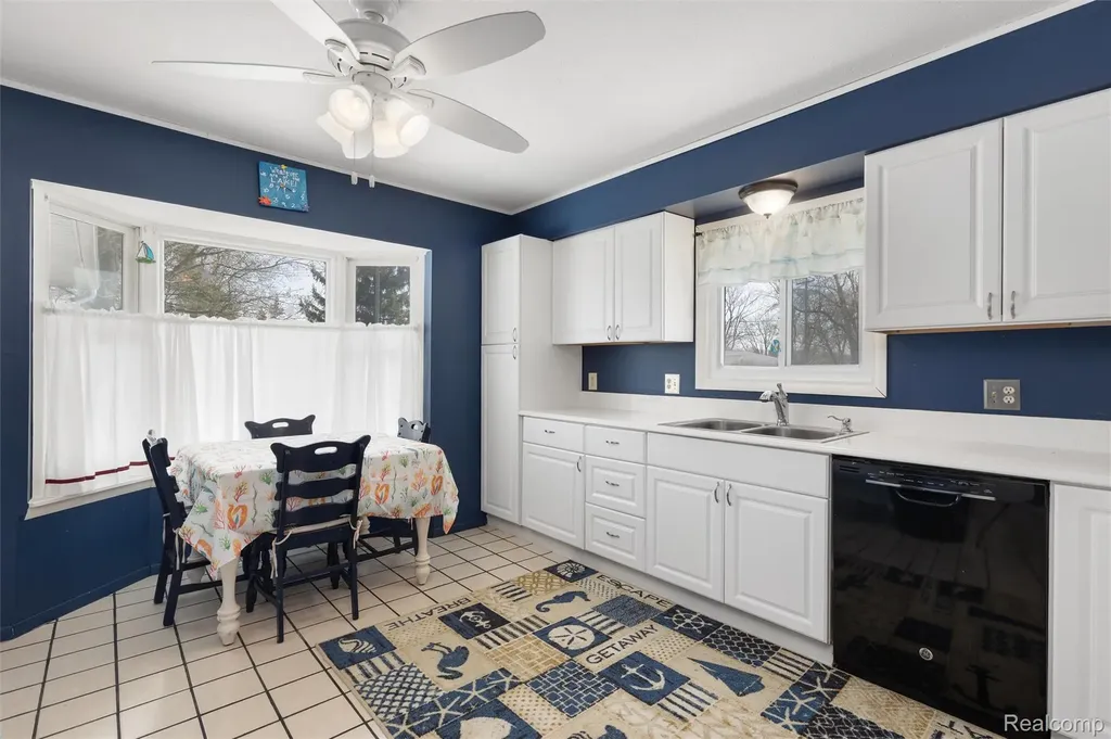 2343 Huff Place Highland Charter Township MI 48356