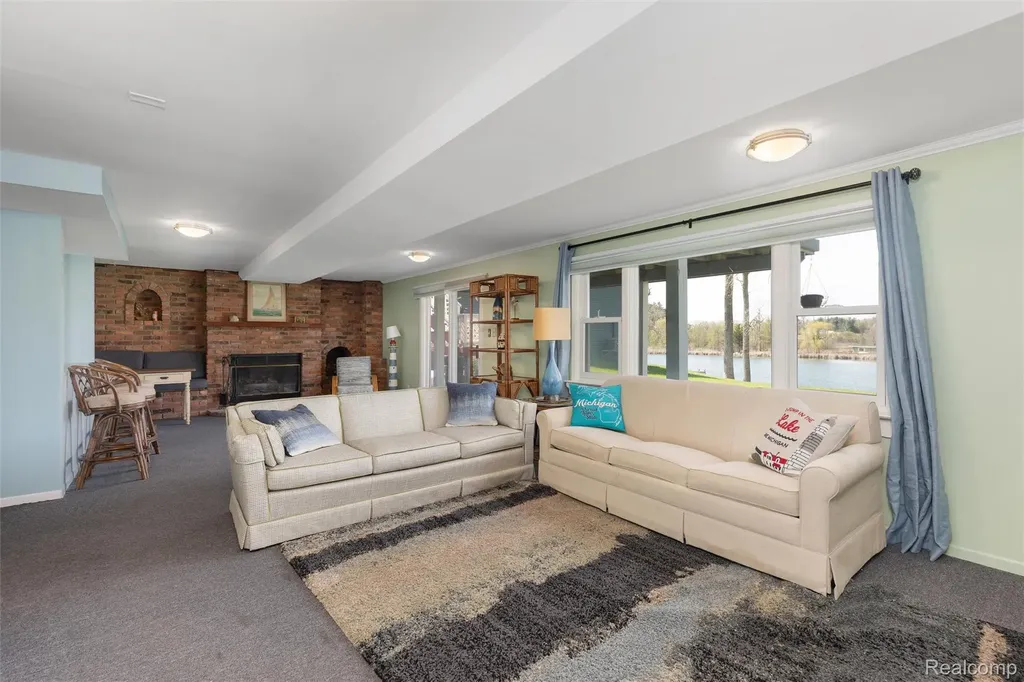 2343 Huff Place Highland Charter Township MI 48356