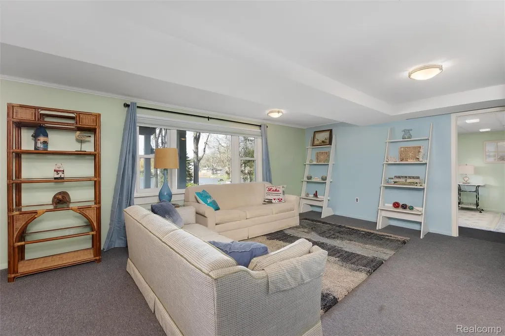 2343 Huff Place Highland Charter Township MI 48356
