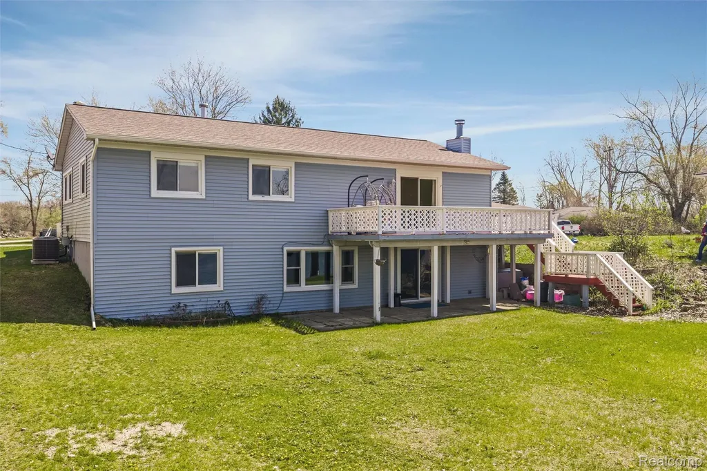 2343 Huff Place Highland Charter Township MI 48356