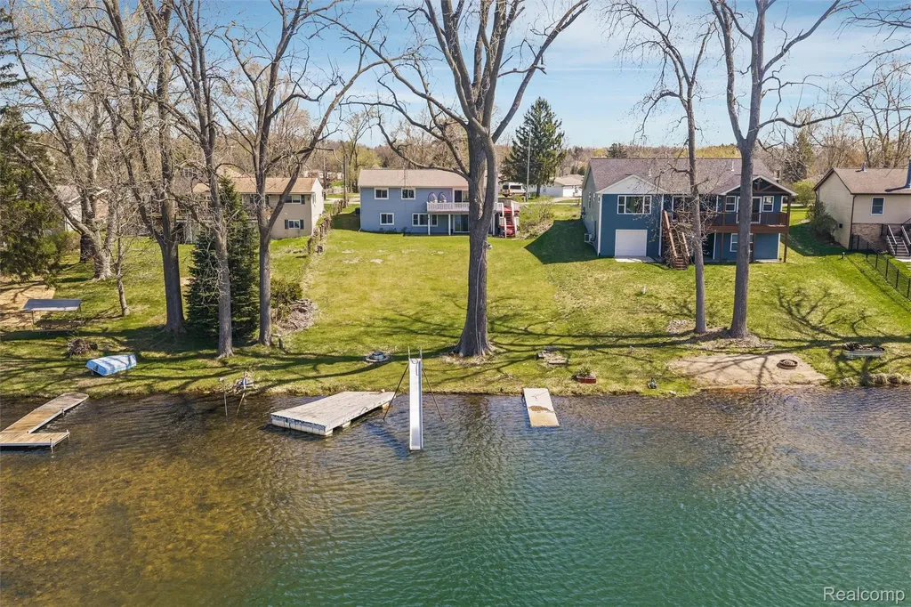 2343 Huff Place Highland Charter Township MI 48356