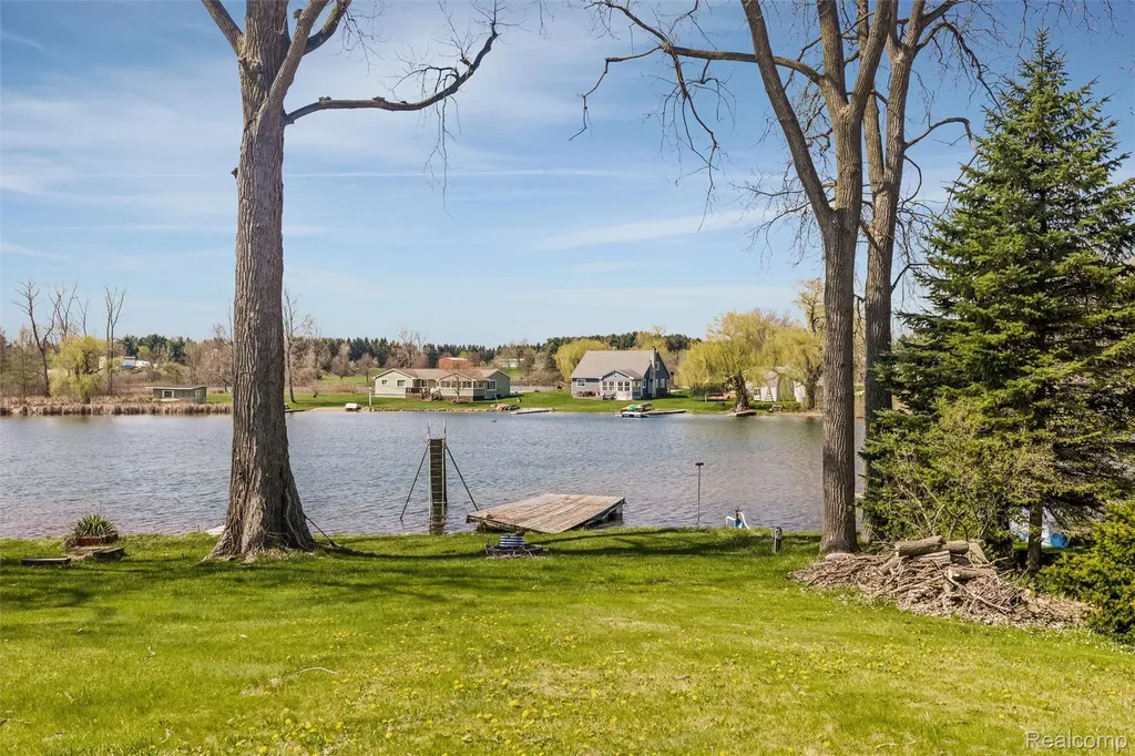 2343 Huff Place Highland Charter Township MI 48356