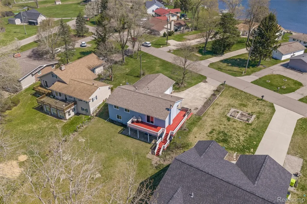 2343 Huff Place Highland Charter Township MI 48356