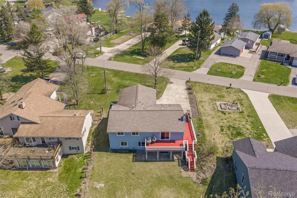 2343 Huff Place Highland Charter Township MI 48356