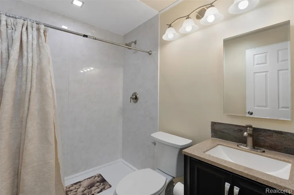 2343 Huff Place Highland Charter Township MI 48356