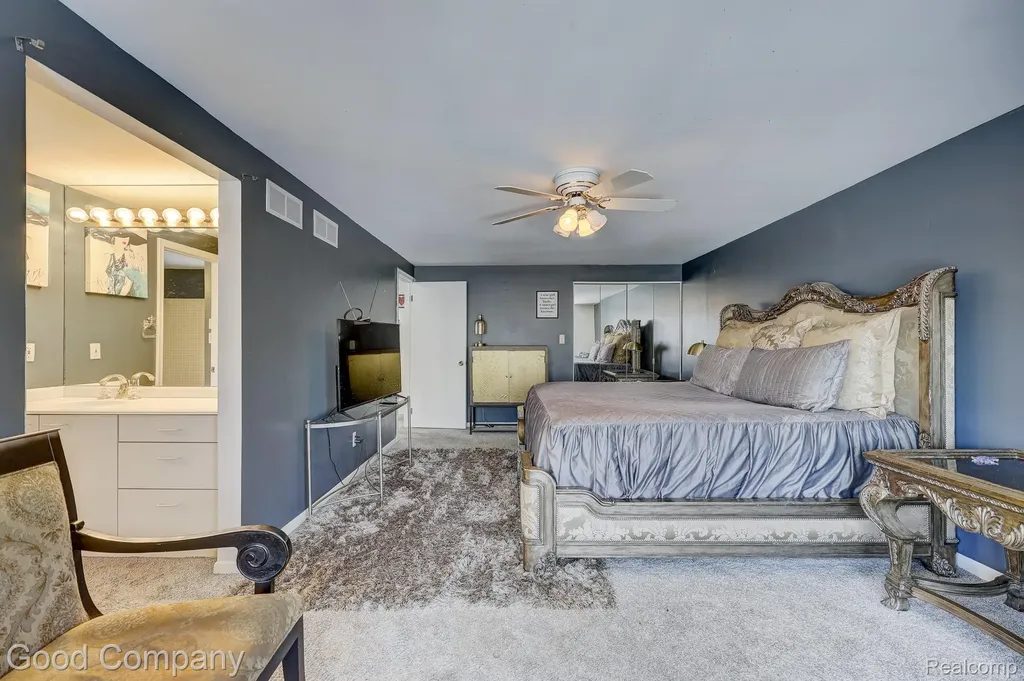 7105 Pebble Park Drive West Bloomfield Charter Township MI 48322