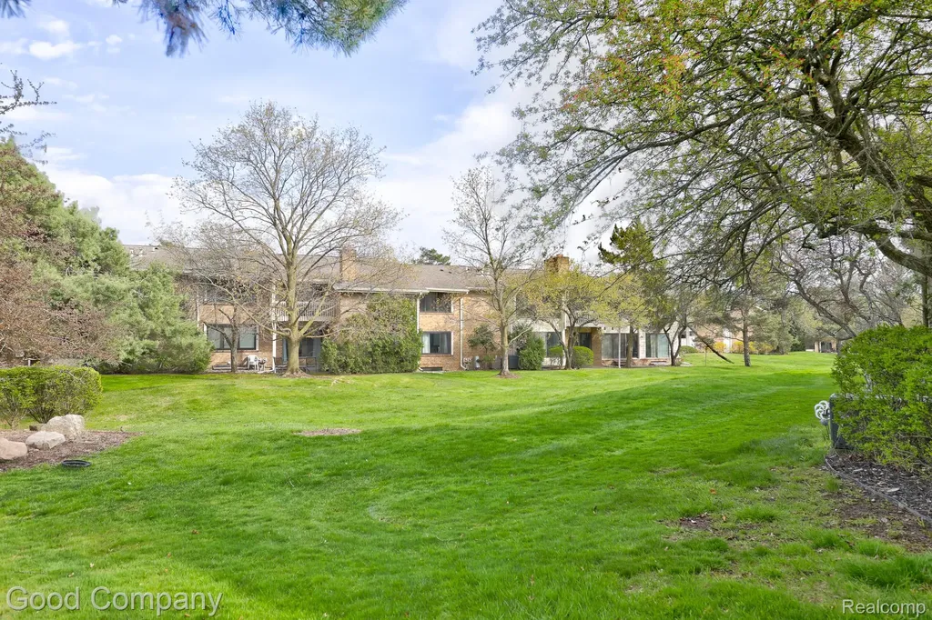 7105 Pebble Park Drive West Bloomfield Charter Township MI 48322