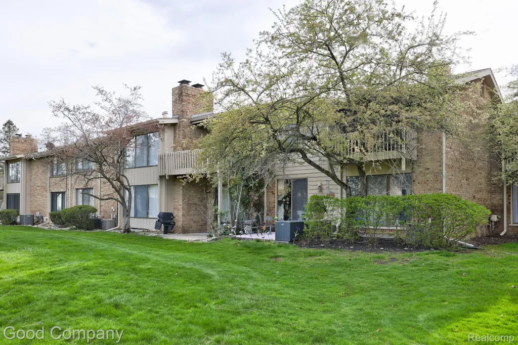 7105 Pebble Park Drive West Bloomfield Charter Township MI 48322