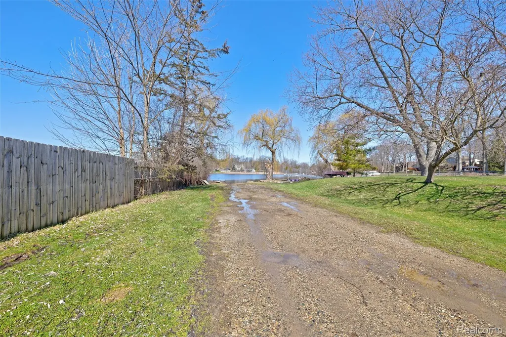 0 Steadfield Commerce Charter Township MI 48382