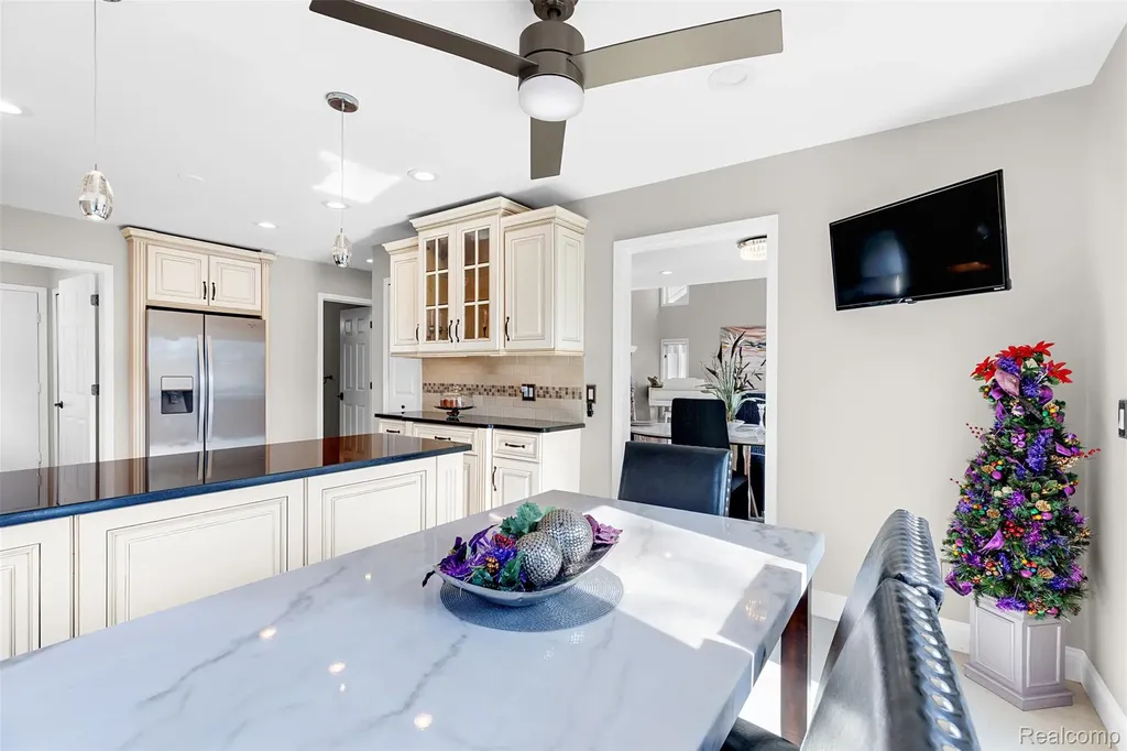 37814 Avon Lane Farmington Hills City MI 48331