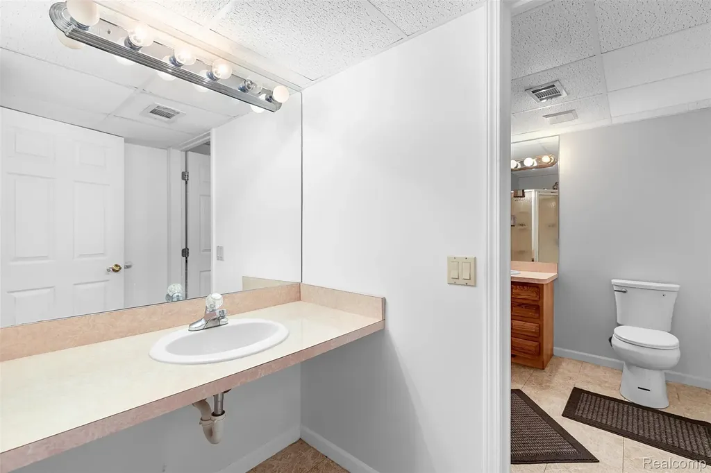 37814 Avon Lane Farmington Hills City MI 48331