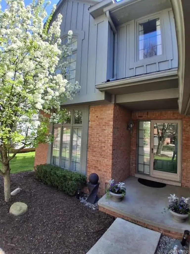 37814 Avon Lane Farmington Hills City MI 48331