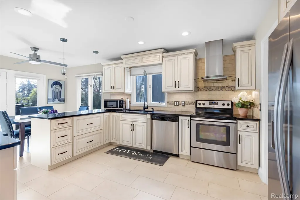 37814 Avon Lane Farmington Hills City MI 48331