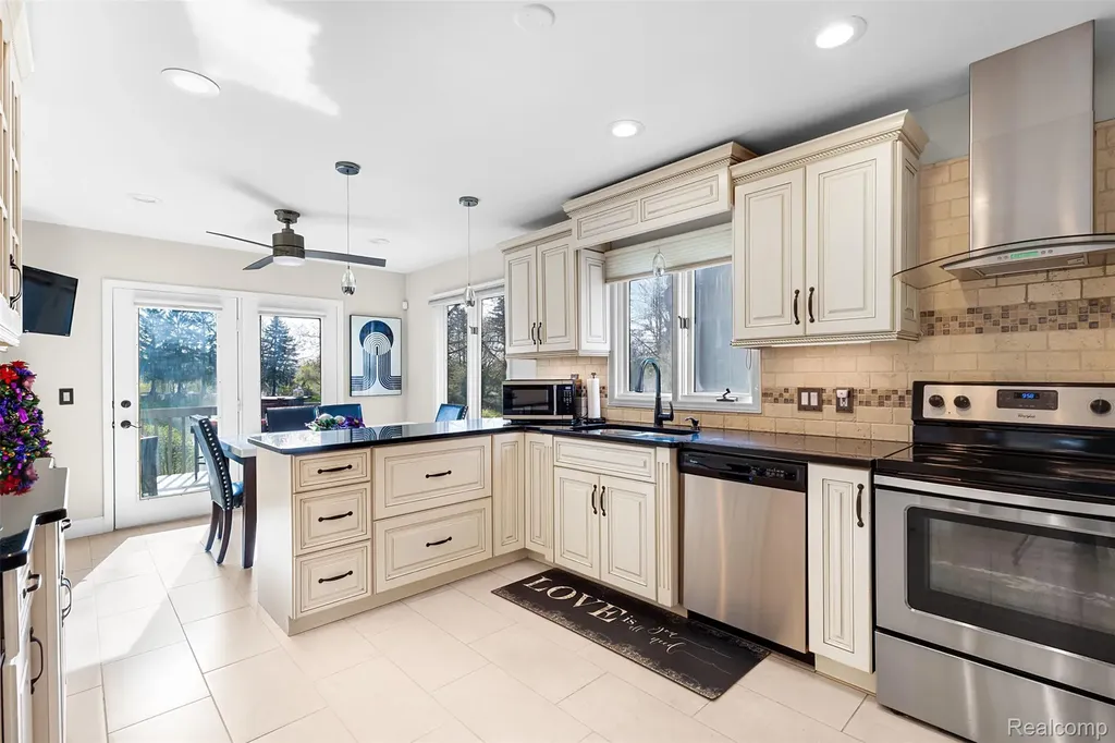 37814 Avon Lane Farmington Hills City MI 48331