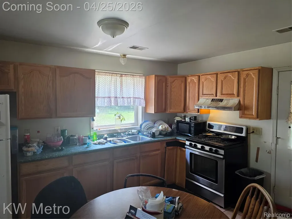 29827 Oakwood Street Inkster City MI 48141
