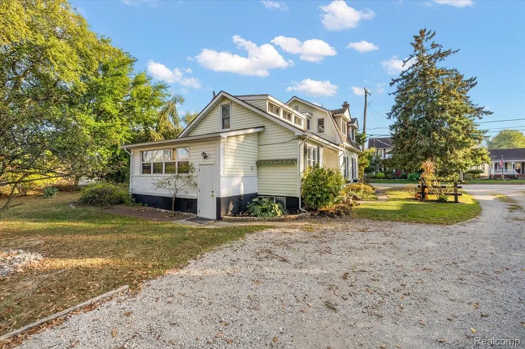 5815 Chicago Road Warren City MI 48092