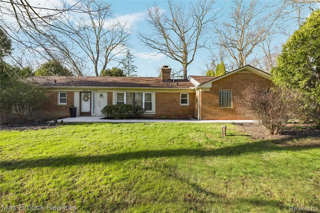4550 Patrick Road West Bloomfield Charter Township MI 48322