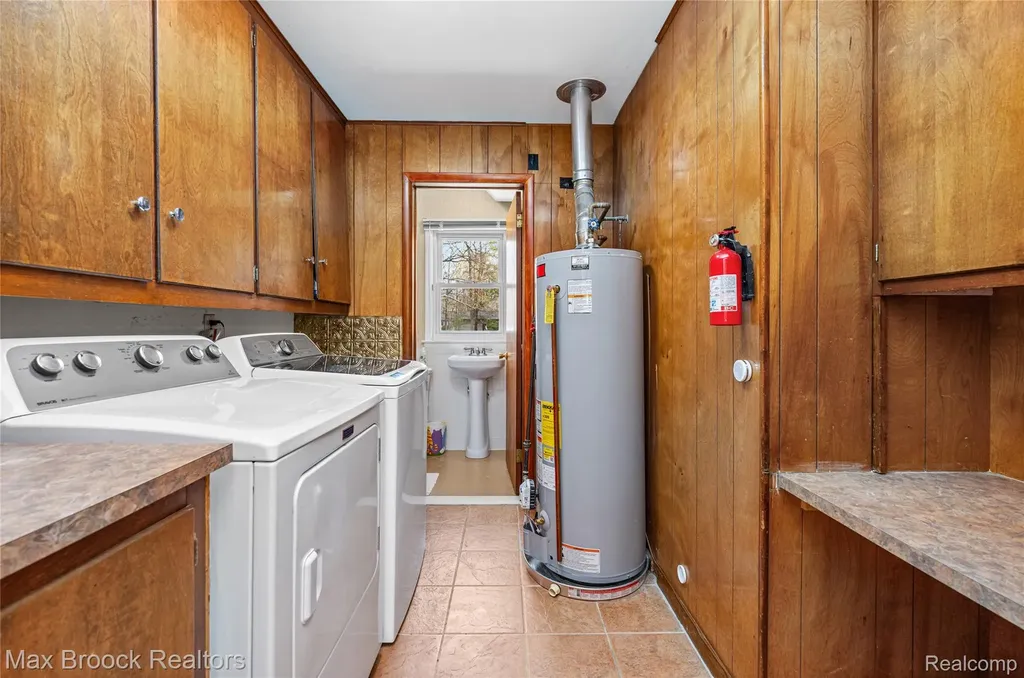 4550 Patrick Road West Bloomfield Charter Township MI 48322