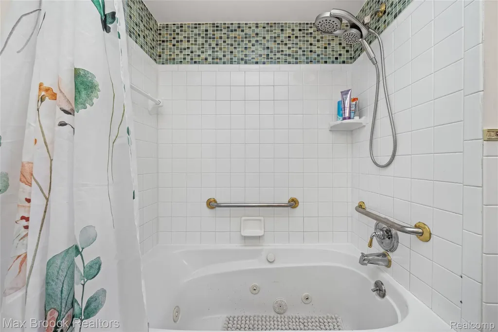 4550 Patrick Road West Bloomfield Charter Township MI 48322