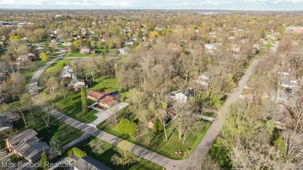 4550 Patrick Road West Bloomfield Charter Township MI 48322