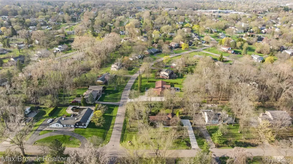 4550 Patrick Road West Bloomfield Charter Township MI 48322