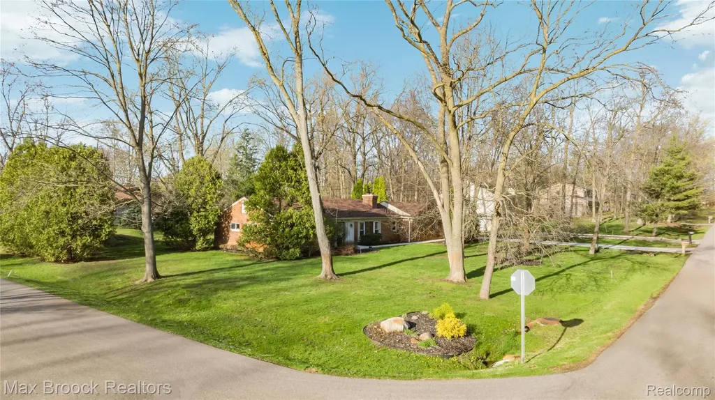 4550 Patrick Road West Bloomfield Charter Township MI 48322